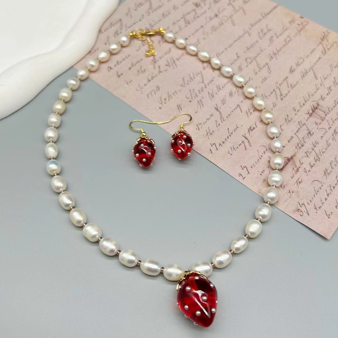 Western Advanced Freshwater Pearl Light Luxury Fruit Strawberry Sweet Temperament Necklace And Earrings Suite