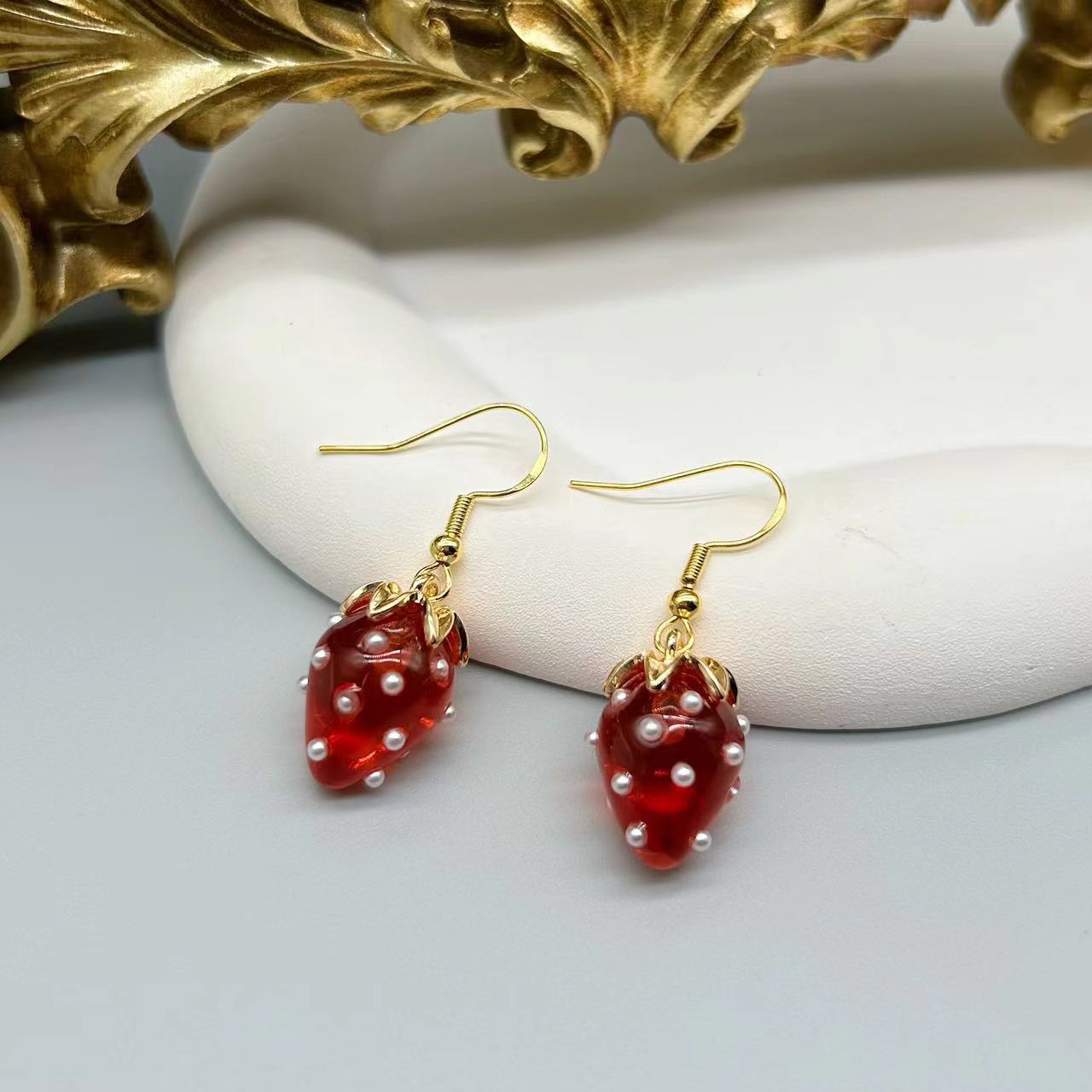 Western Advanced Freshwater Pearl Light Luxury Fruit Strawberry Sweet Temperament Necklace And Earrings Suite