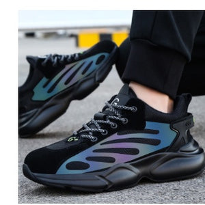 Wearing Protective Shoes For Male Workers To Prevent Smashing And Stabbing
