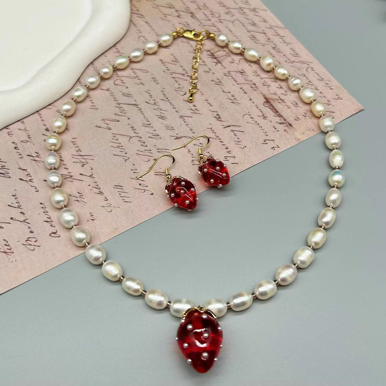 Western Advanced Freshwater Pearl Light Luxury Fruit Strawberry Sweet Temperament Necklace And Earrings Suite