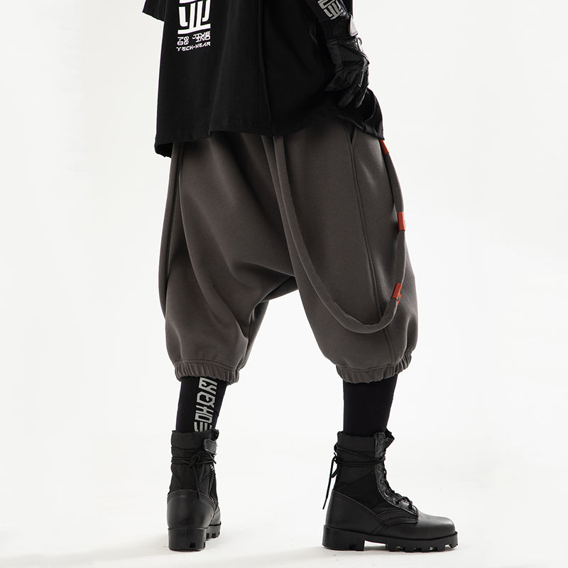 Loose Oversized Shoulder Straps And Vintage Pants