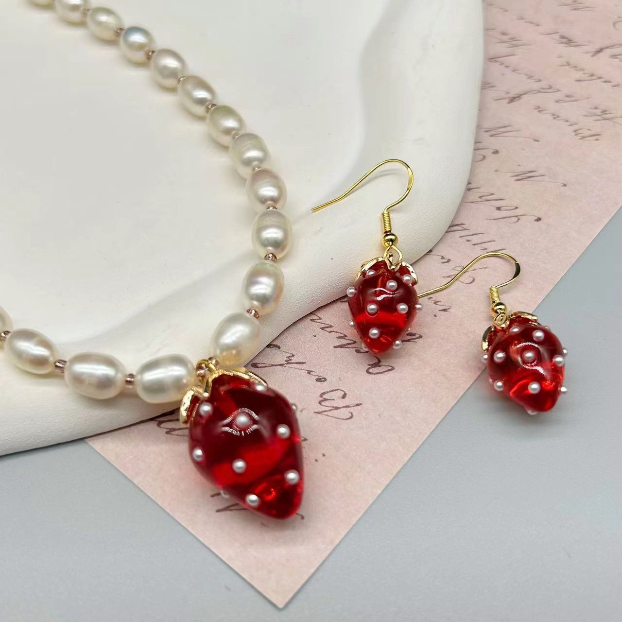 Western Advanced Freshwater Pearl Light Luxury Fruit Strawberry Sweet Temperament Necklace And Earrings Suite